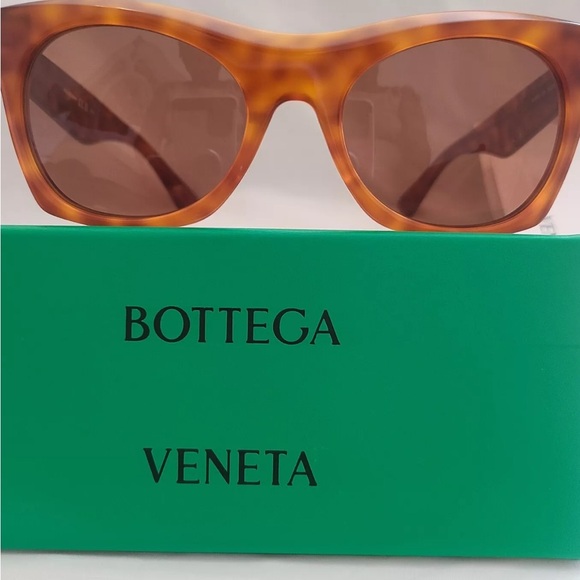 BOTTEGA VENETA 54MM Tortoise Square Sunglasses in Havana Brown full incl… - Picture 3 of 11